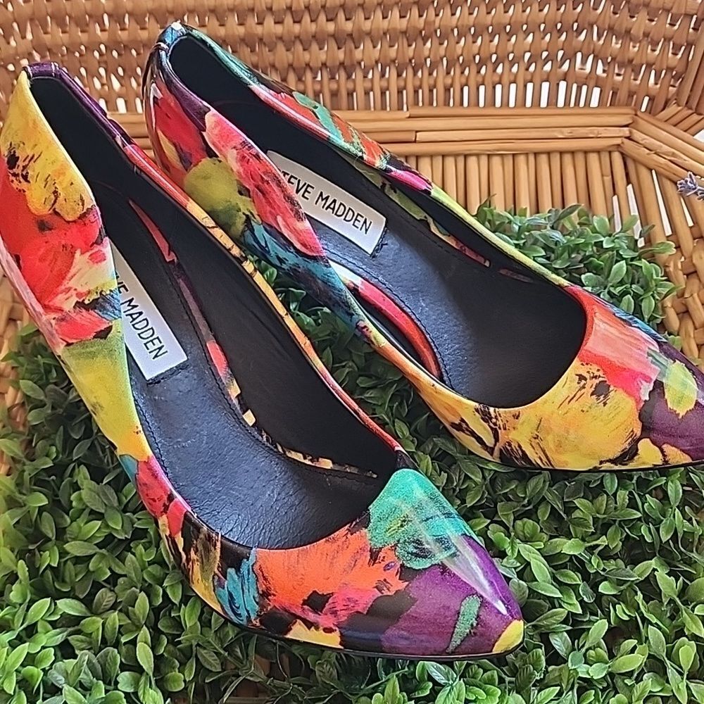 Steve Madden Gallery 6.5 Floral  4 1/2" Heels - Picture 5 of 17